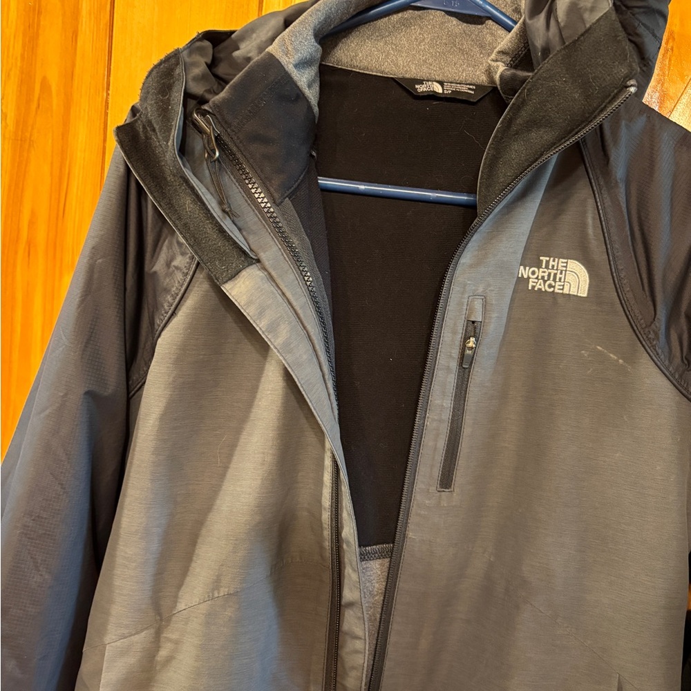 The North Face 2-in-1 Rain Jacket - Picture 4 of 9